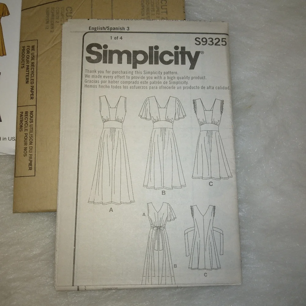 SIMPLICITY S9325 SZ 10-18 Misses dress with length and sleeve variations